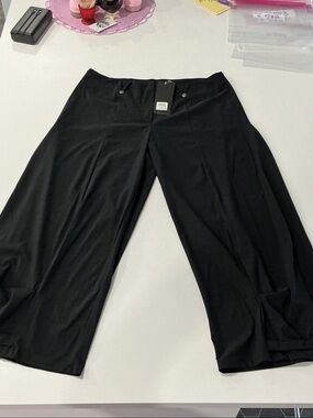 Black Wide-Leg Pull-On Capri Pants